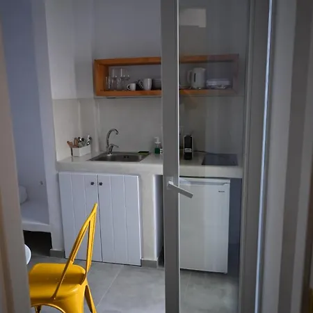 Aparthotel Myrsini *